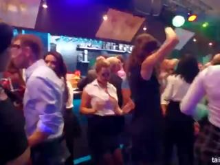 I ngacmuar clubbers merr shembur në publike