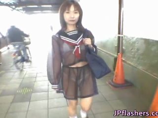 亚洲人 女学生 发痒