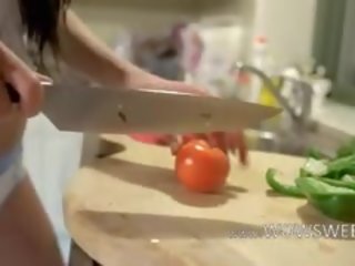 Unreal 蔬菜 在 她的 緊 陰道
