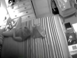 Młody kobieta mama przyłapani masturbacja na ukryty szpiegowanie kamera film
